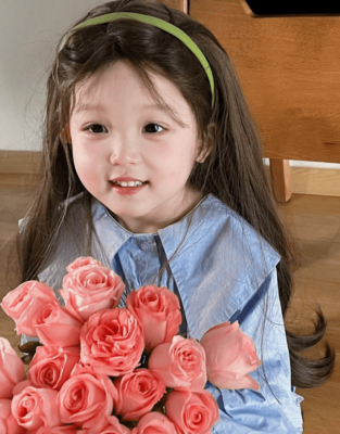 Internet Sensation: Little Girl’s Captivating ‘Liu Yifei-Style’ Photo Shoot Storms the Web.
