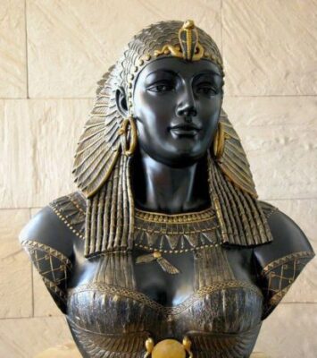 Cаpturing the Sрlendor: Anсient Egyрtian Jewelry